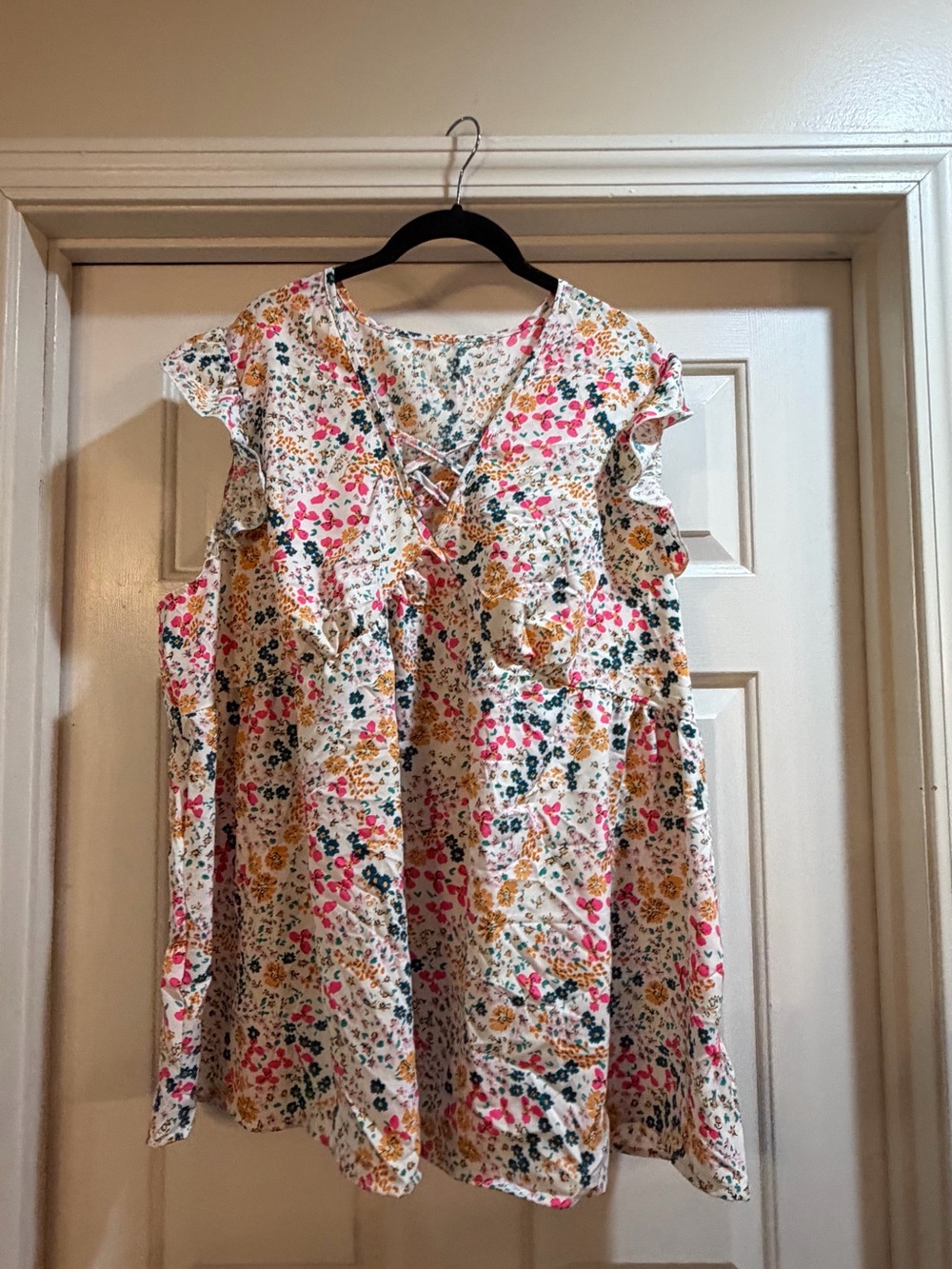 Floral Ruffle Sleeveless White with Pink & Mustard Size 3X Pit To Pit 25”